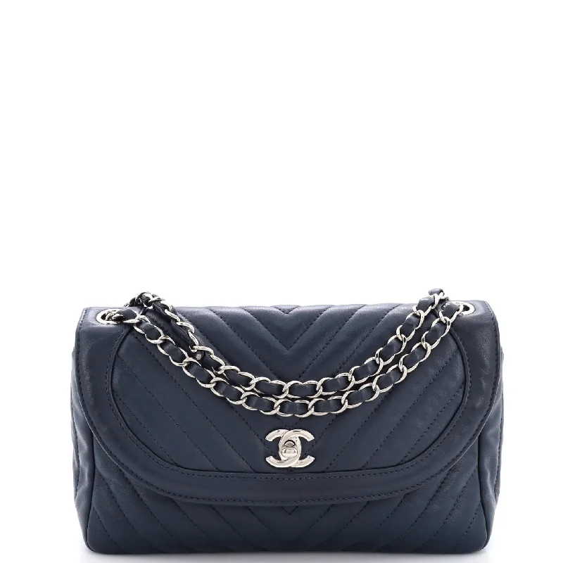 Shoulder bags with spacious pockets for travel -Round CC Chain Flap Bag Chevron Lambskin Medium