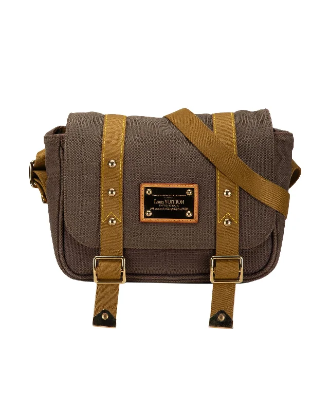 Tote bags with natural woven fibers for an eco-friendly and rustic finish-Canvas Crossbody Bag with Buckle Closures